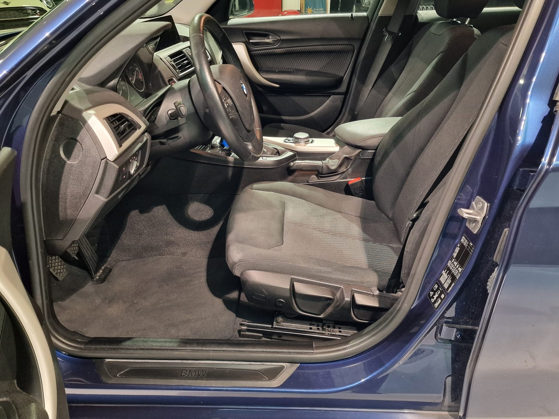 BMW 118d xDrive-image-7
