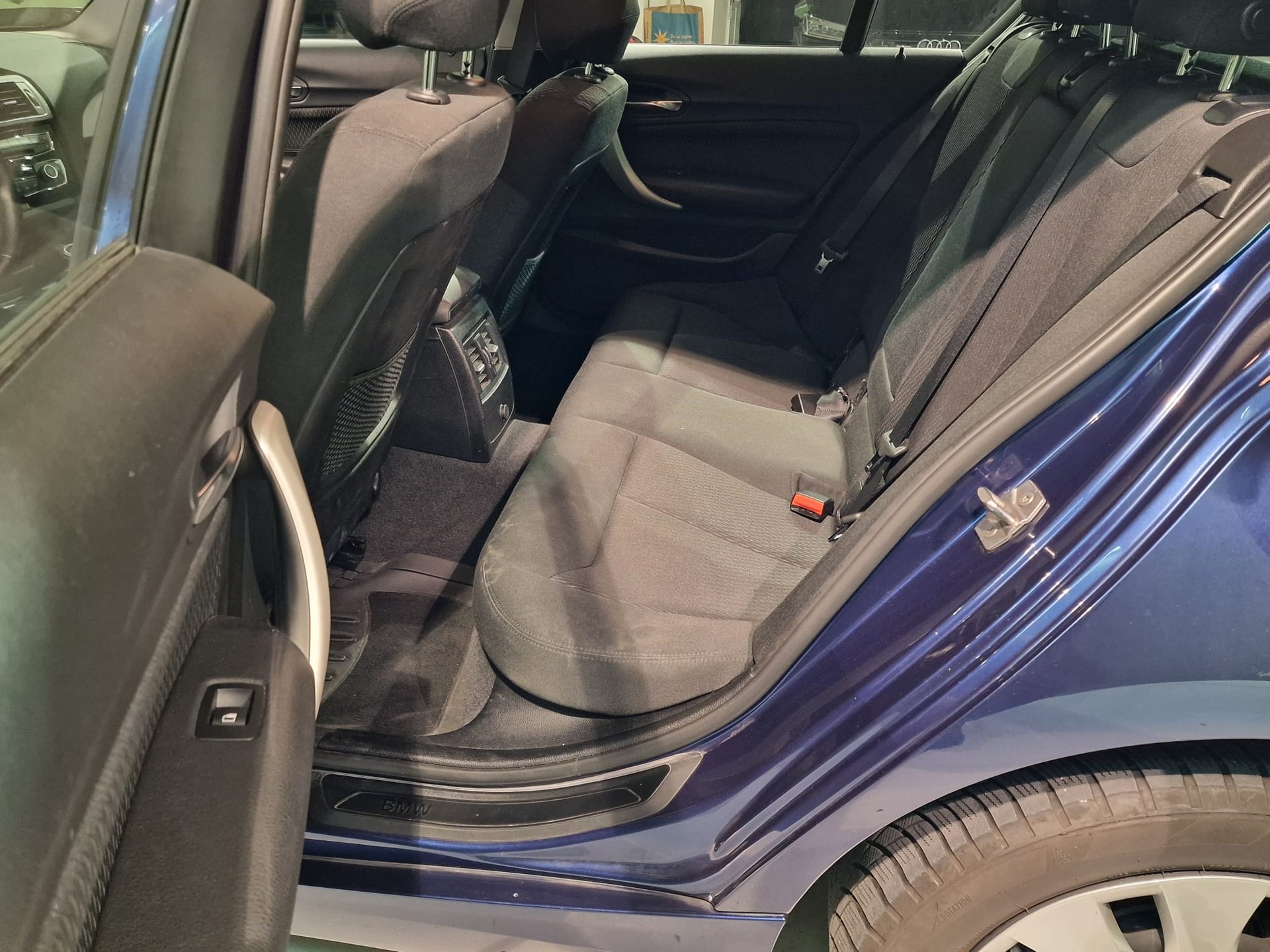 BMW 118d xDrive-image-11