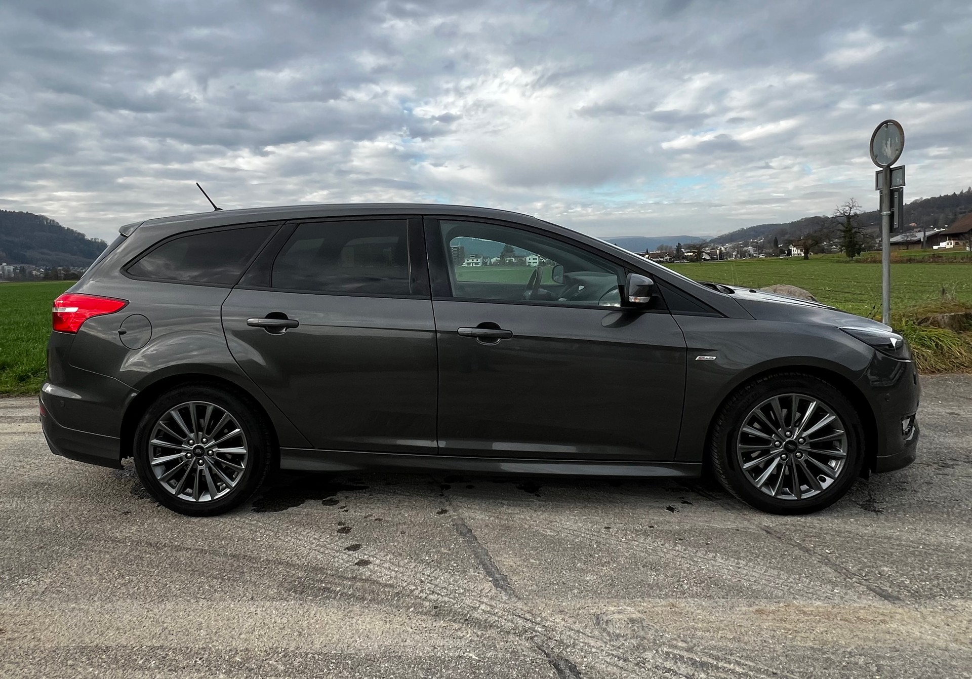 FORD Focus 1.5 SCTi ST Line-image-5