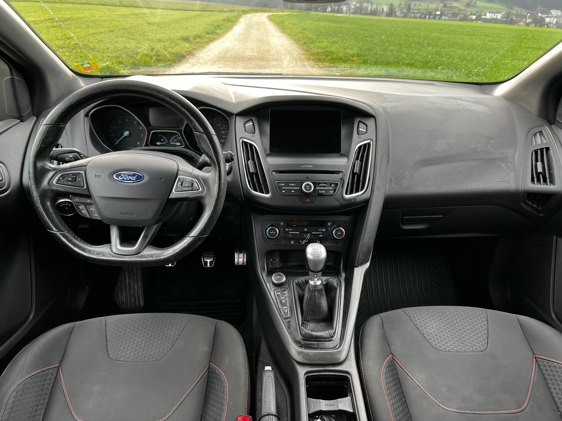 FORD Focus 1.5 SCTi ST Line-image-9