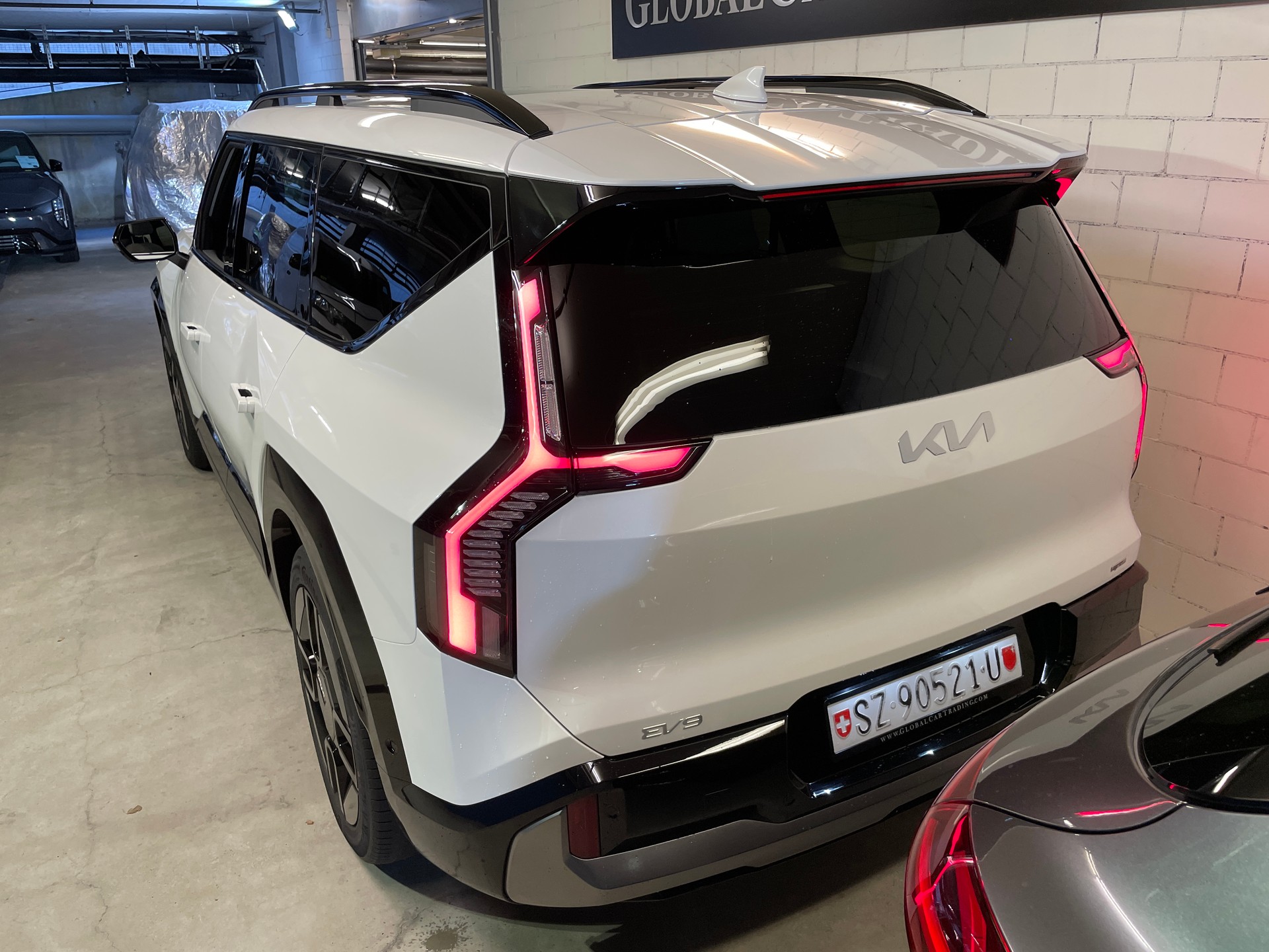 KIA EV9 99,8 kWh GT-Line 4x4 mit Panoramadach, 7-Sitzer, AHK-image-4