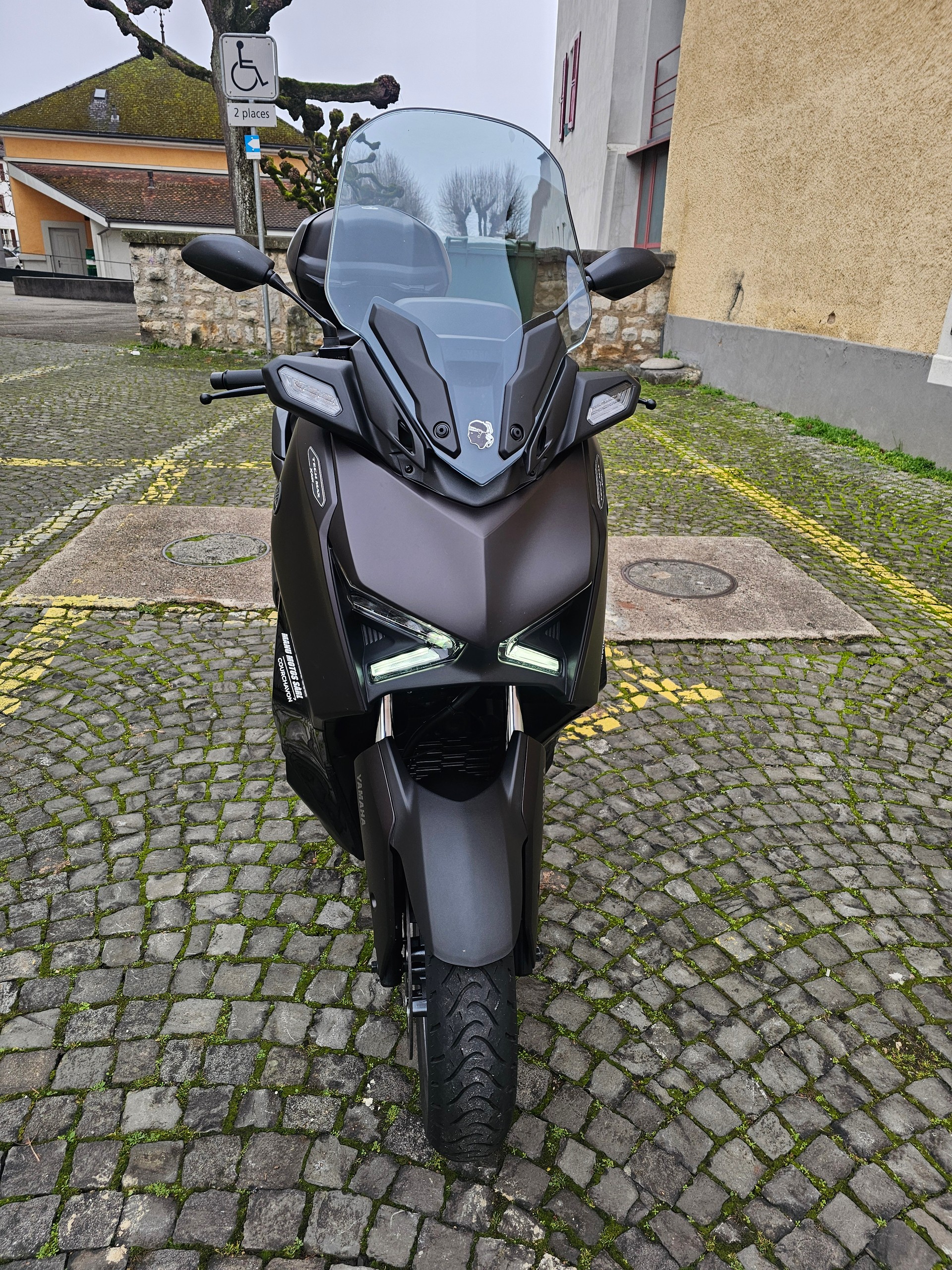 YAMAHA X-Max 300 Tech Max-showroom-element-1