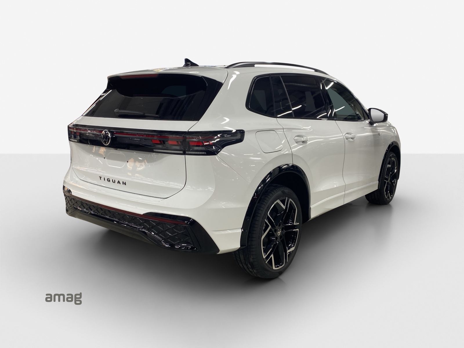 VW Tiguan 2.0 TDI SCR R-Line 4Motion DSG-image-4