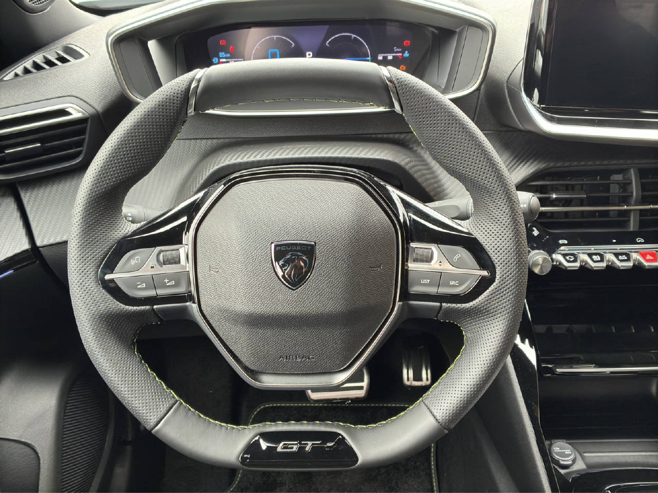 PEUGEOT 2008 1.2 Hybrid 145 PS GT-image-10