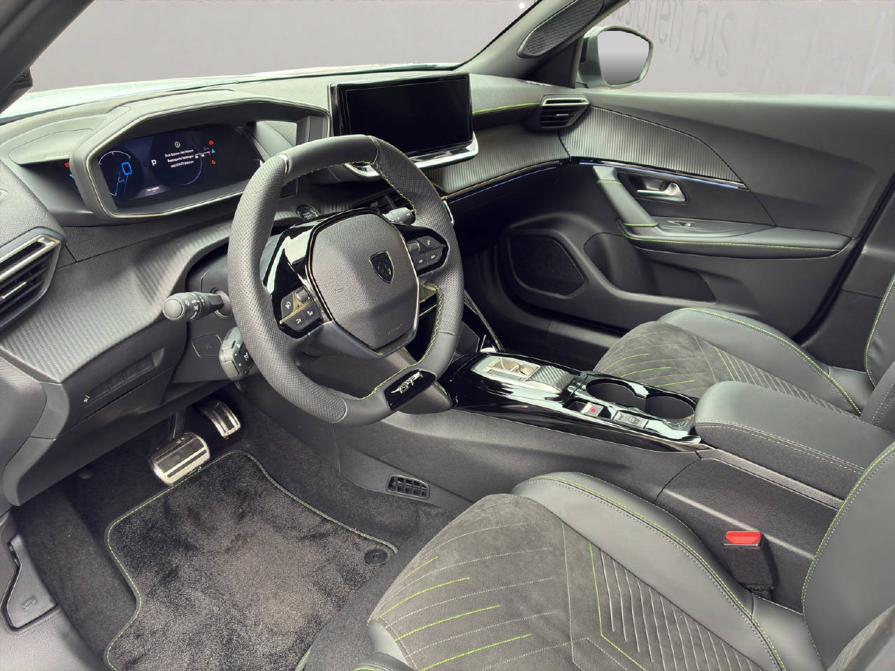 PEUGEOT 2008 1.2 Hybrid 145 PS GT-image-4