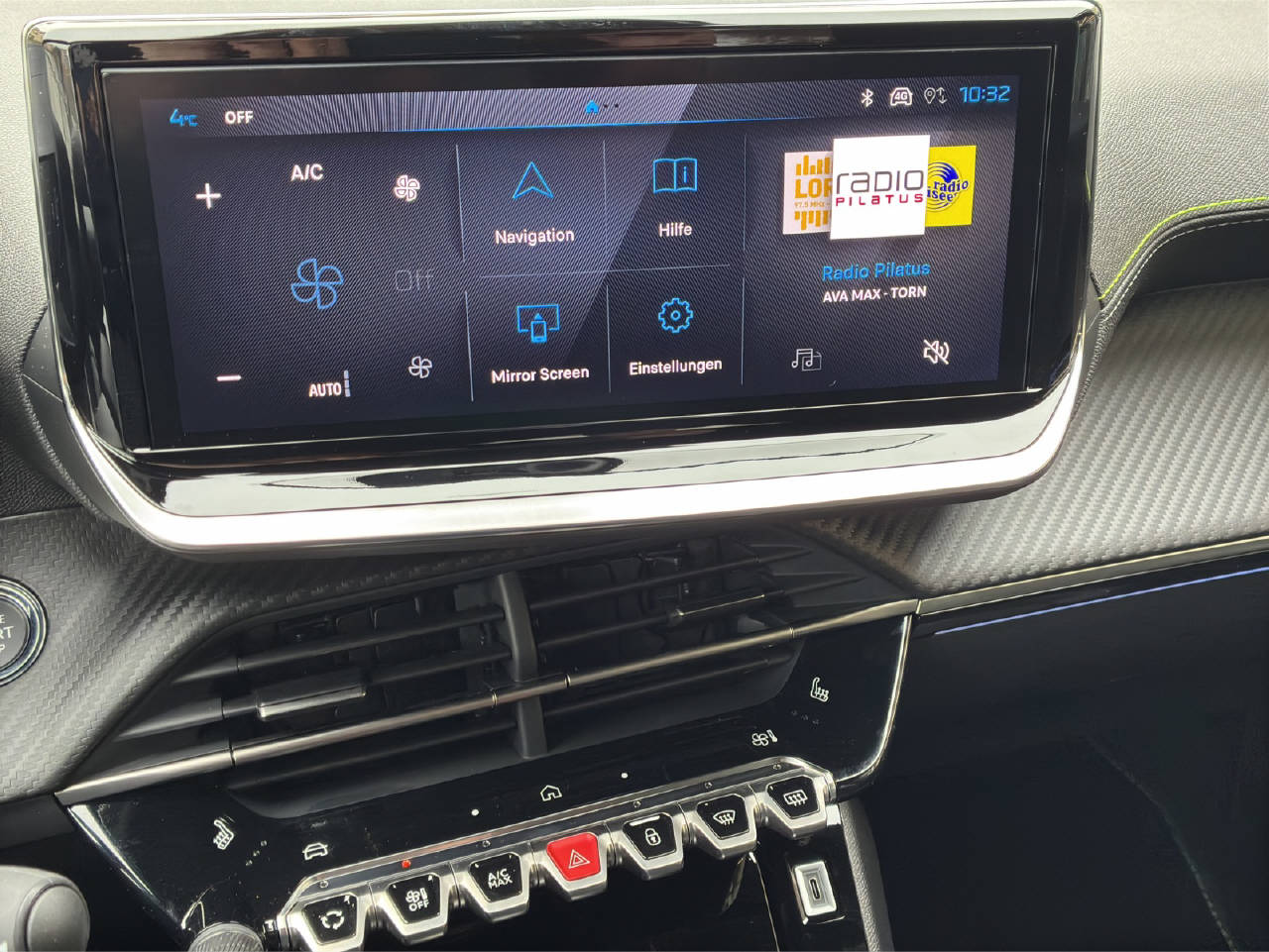 PEUGEOT 2008 1.2 Hybrid 145 PS GT-image-12