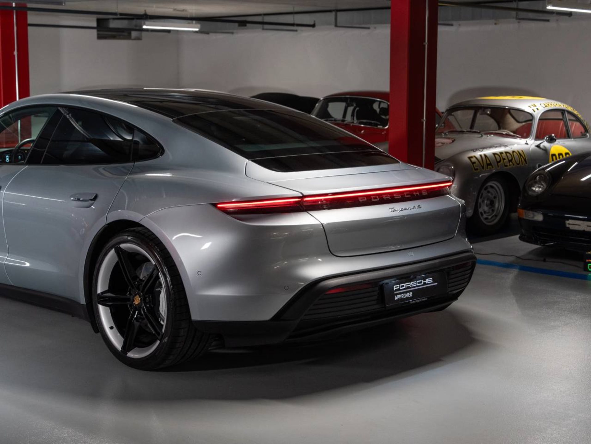 PORSCHE Taycan 4S-image-21