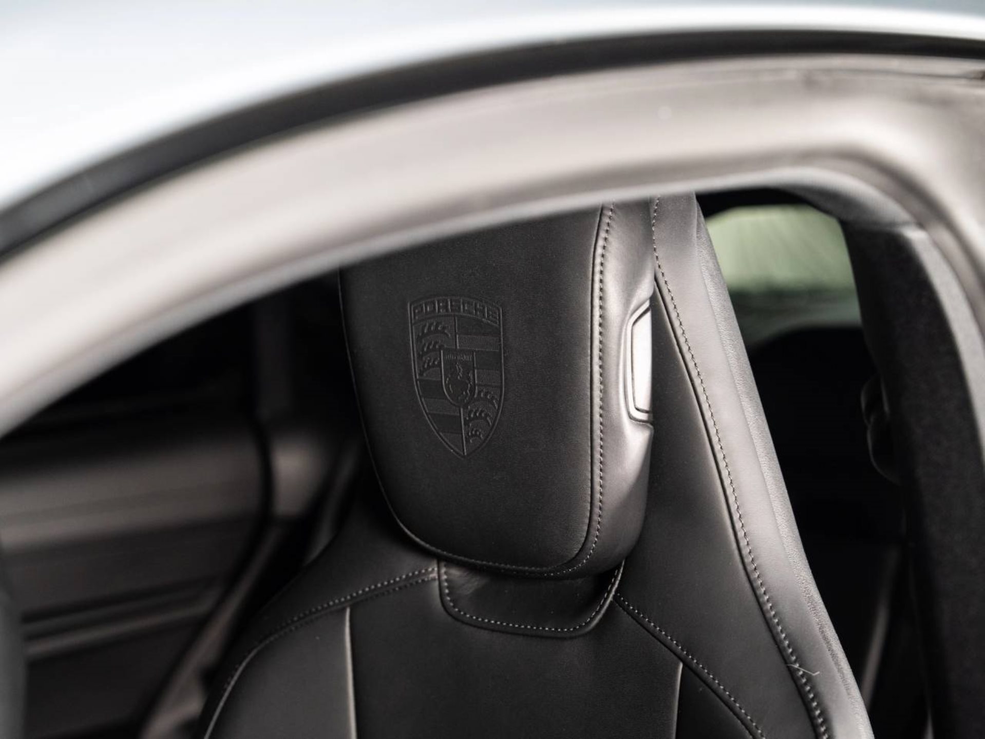 PORSCHE Taycan 4S-image-13