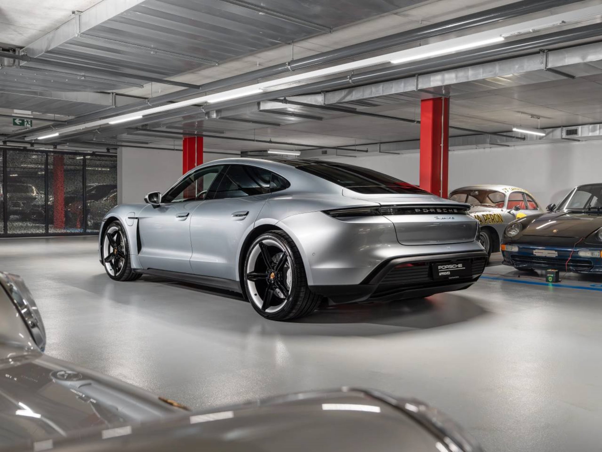 PORSCHE Taycan 4S-image-2
