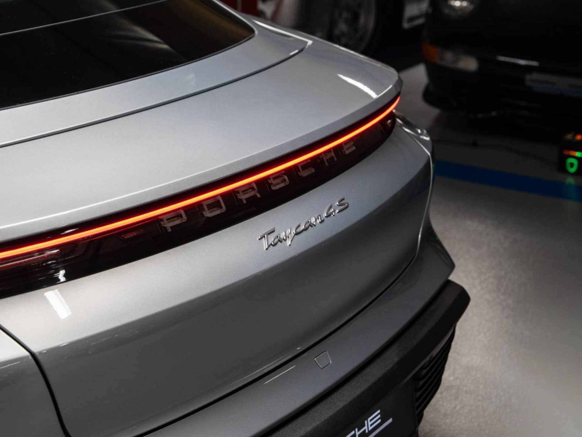 PORSCHE Taycan 4S-image-22