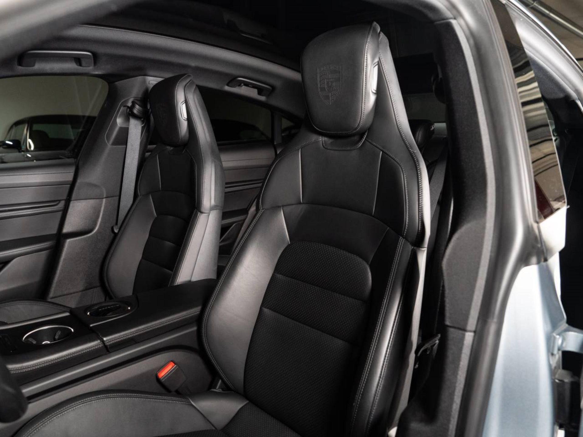 PORSCHE Taycan 4S-image-11