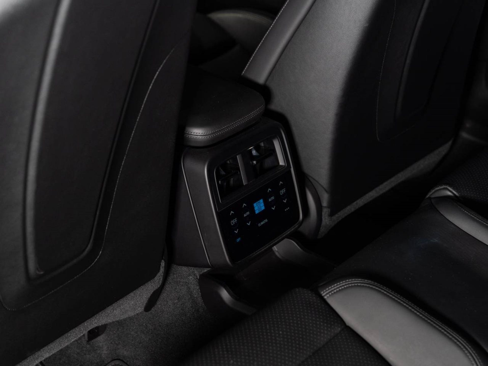 PORSCHE Taycan 4S-image-14