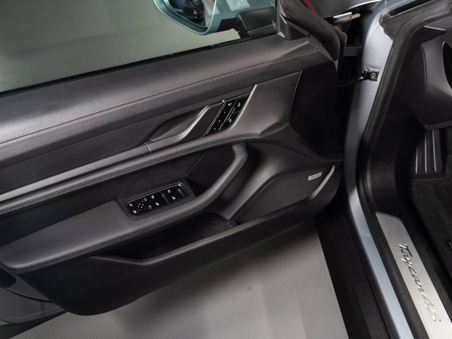 PORSCHE Taycan 4S-image-16