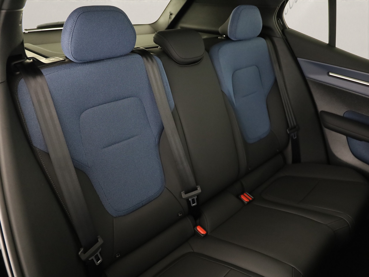 VOLVO EX30 E60 Twin Ultra Performance AWD-image-6