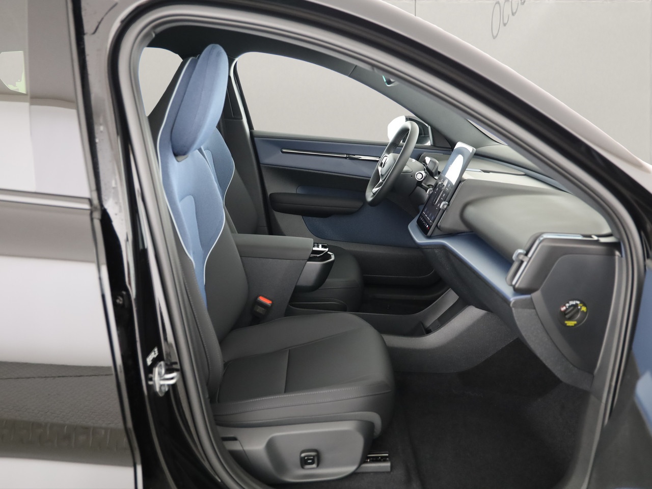 VOLVO EX30 E60 Twin Ultra Performance AWD-image-5