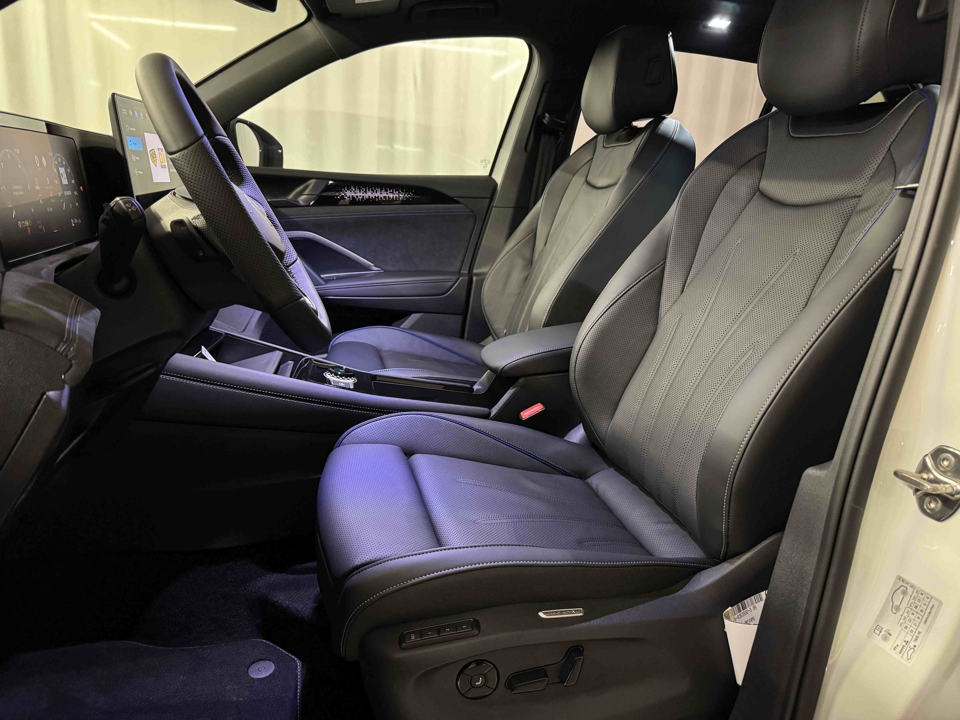 VW Tiguan 2.0 TDI SCR R-Line United 4Motion DSG-image-8