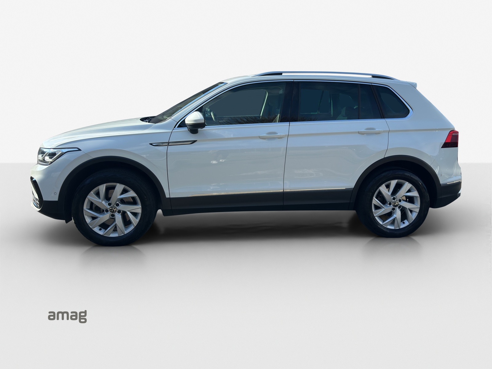 VW Tiguan 2.0 TDI SCR Elegance 4Motion DSG-image-2