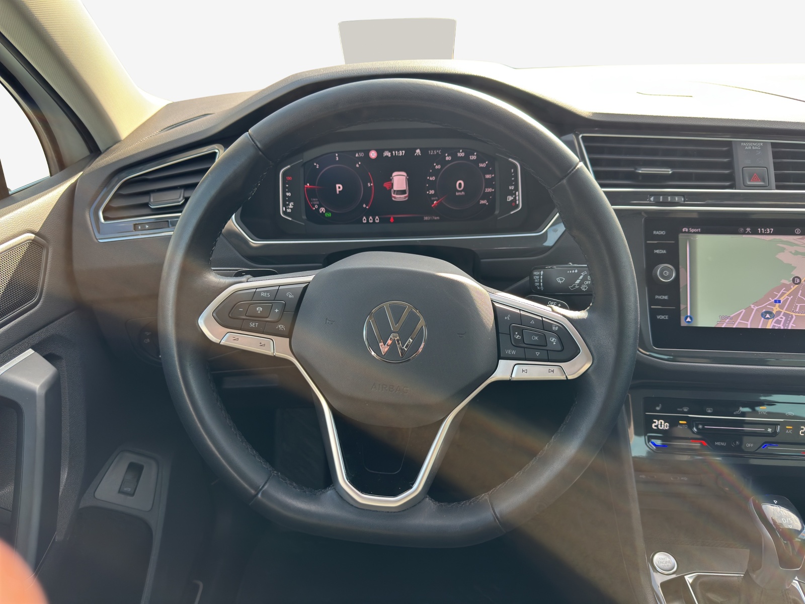 VW Tiguan 2.0 TDI SCR Elegance 4Motion DSG-image-8