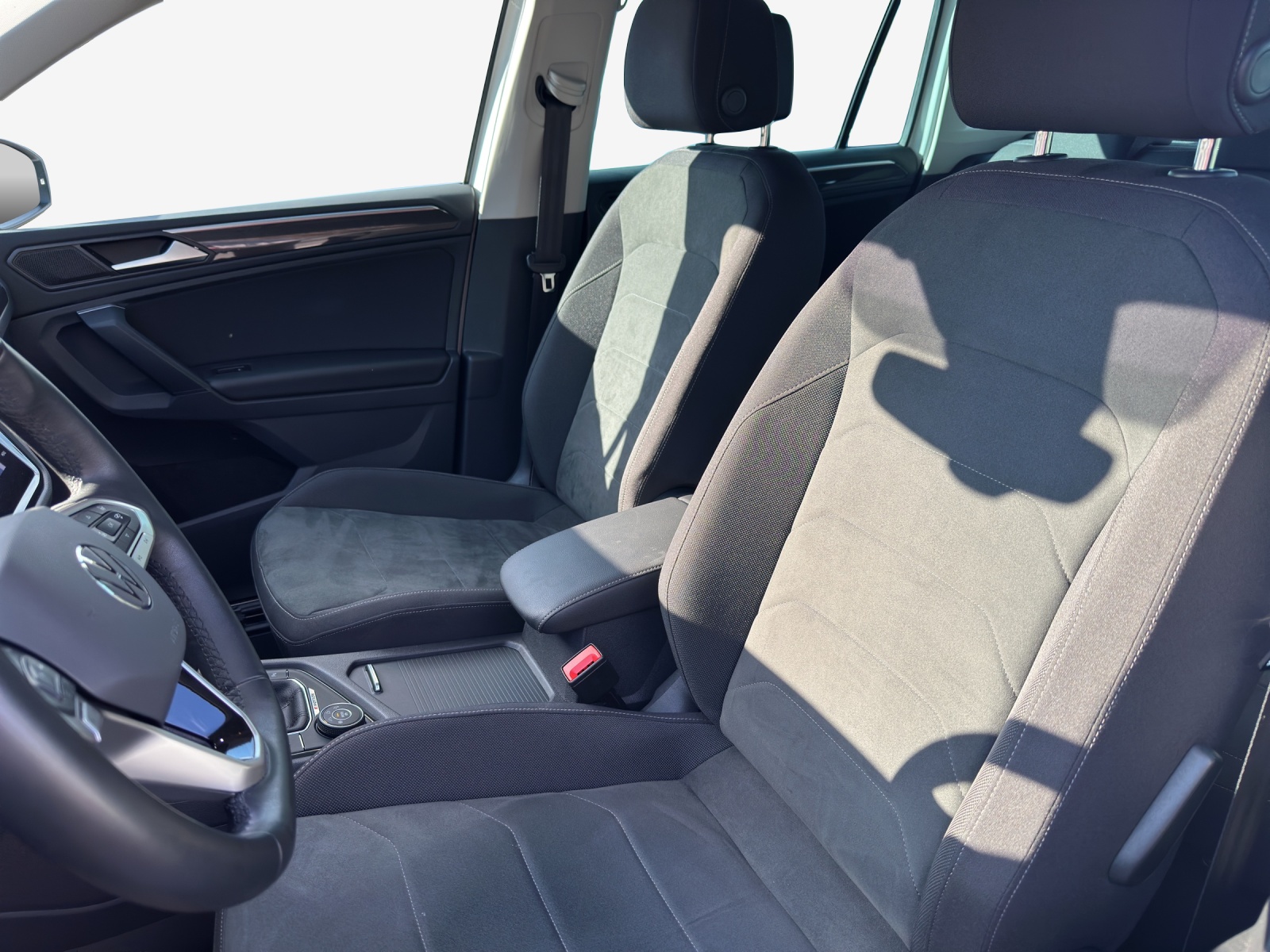 VW Tiguan 2.0 TDI SCR Elegance 4Motion DSG-image-7