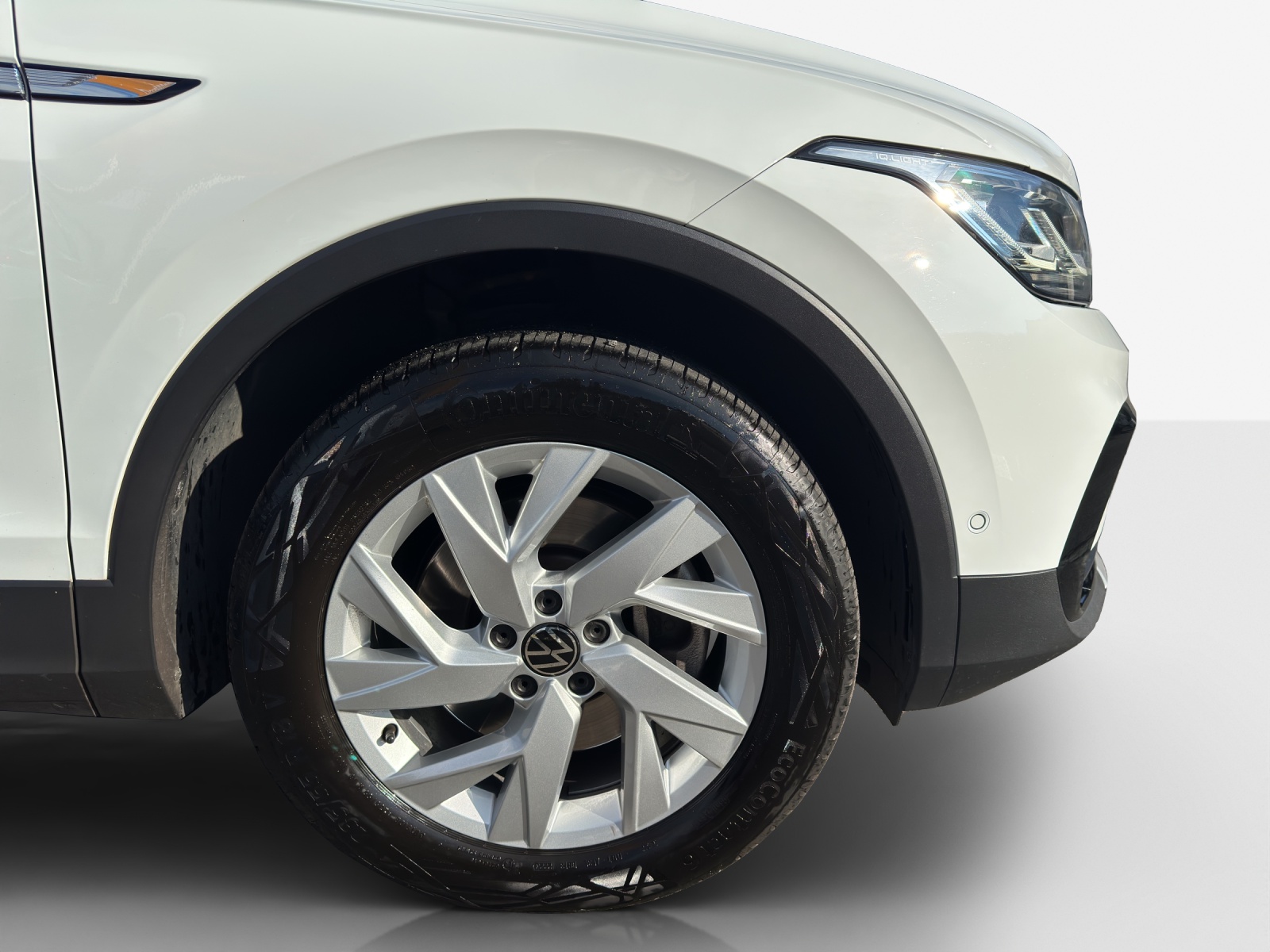 VW Tiguan 2.0 TDI SCR Elegance 4Motion DSG-image-13