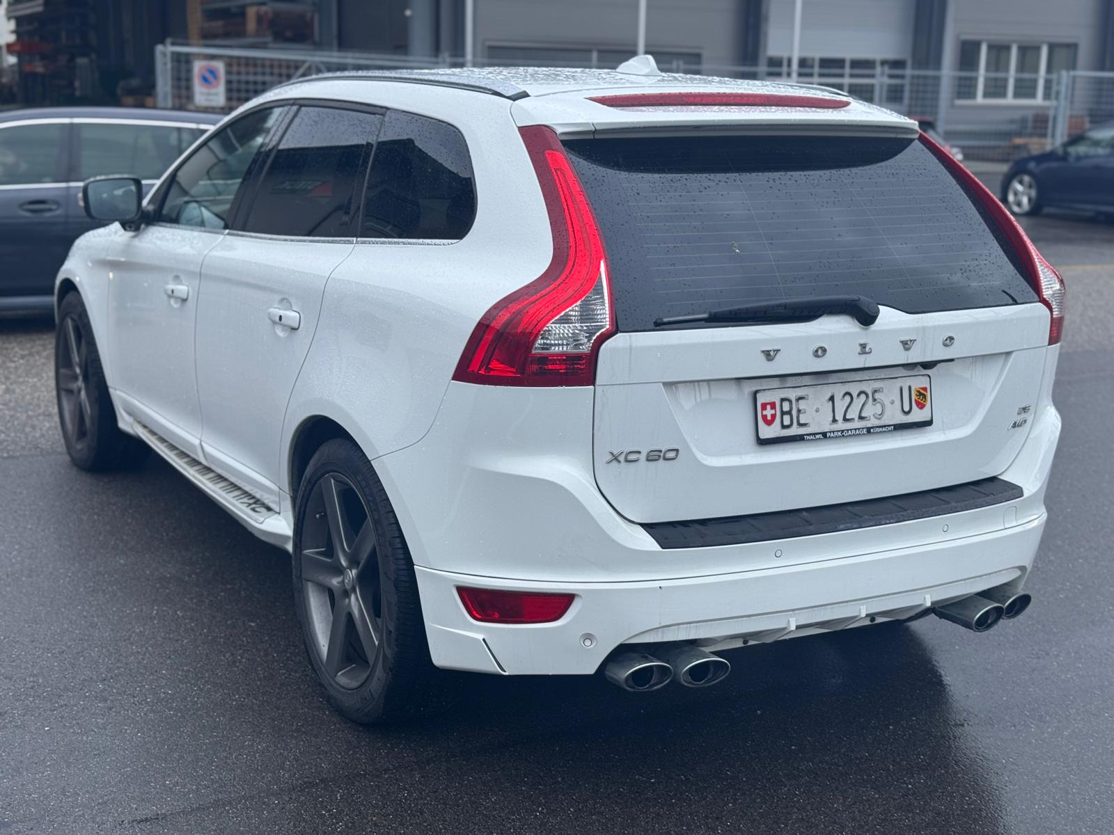 VOLVO XC60 D5 AWD Kinetic Geartronic-image-4