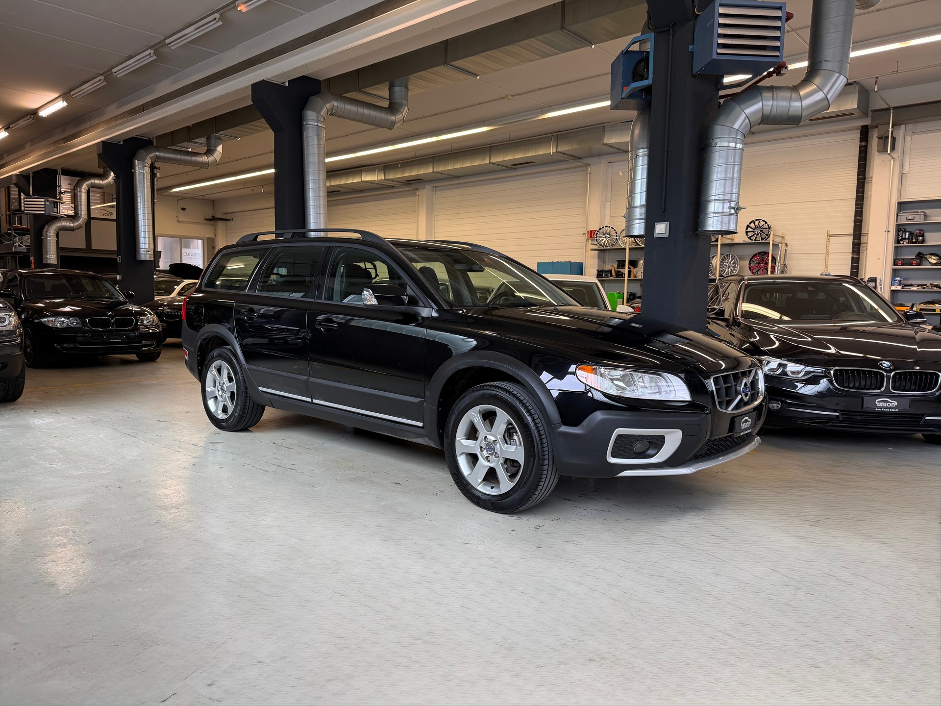 VOLVO XC70 D5 Kinetic-image-1