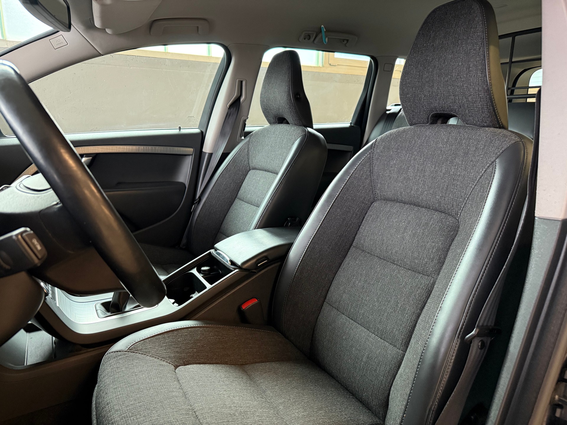 VOLVO XC70 D5 Kinetic-image-10