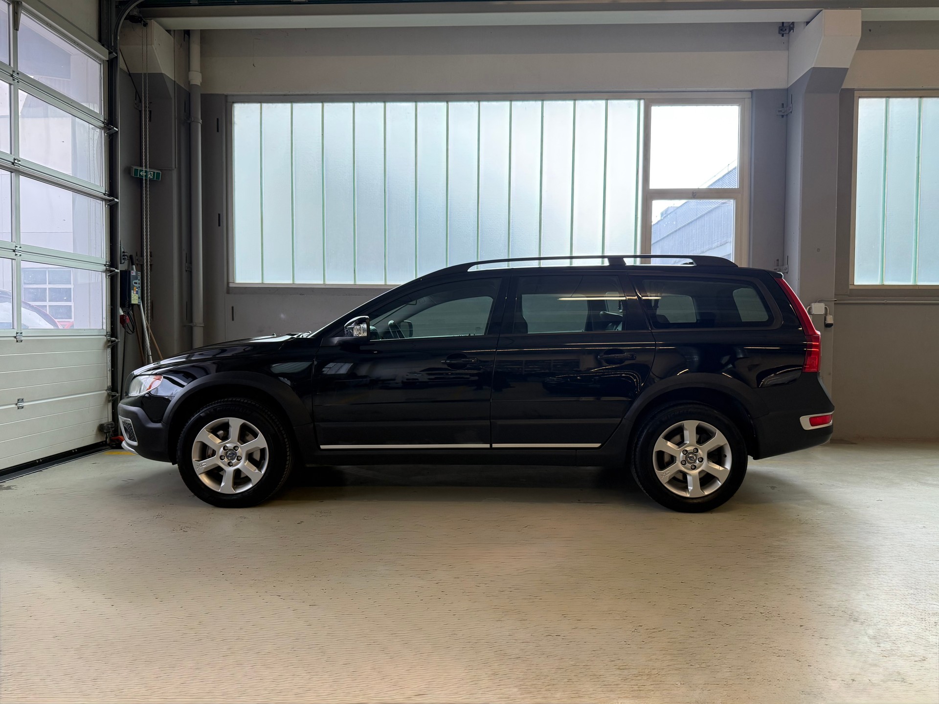 VOLVO XC70 D5 Kinetic-image-3