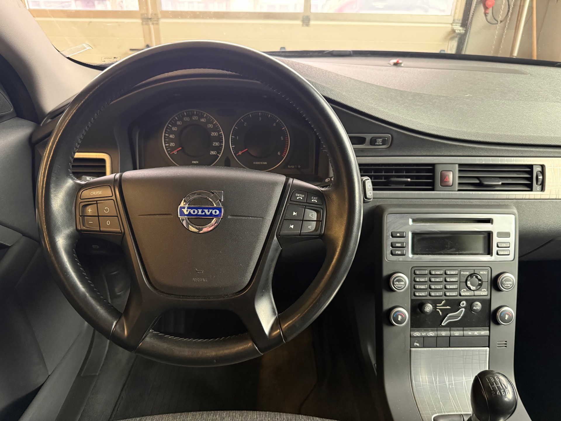 VOLVO XC70 D5 Kinetic-image-12