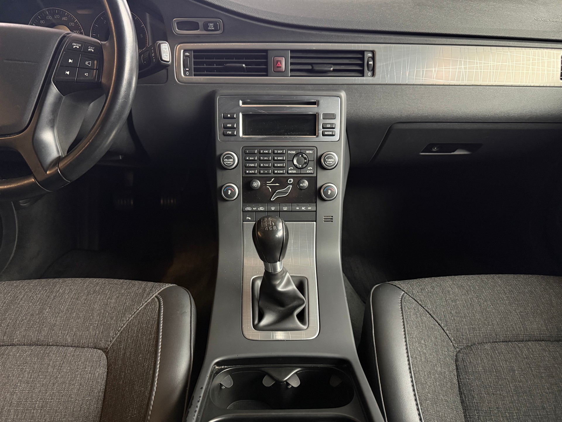 VOLVO XC70 D5 Kinetic-image-13