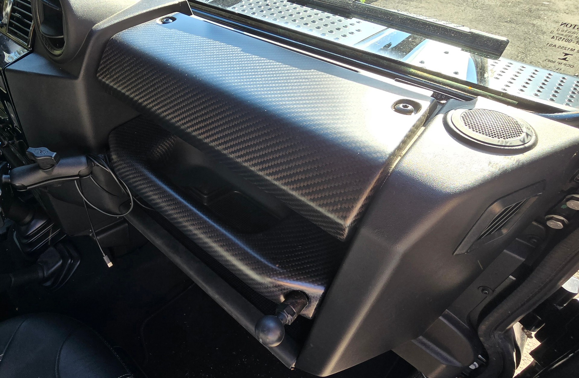 LAND ROVER Defender 110 2.2 TD4 Station Wagon Legend-image-7
