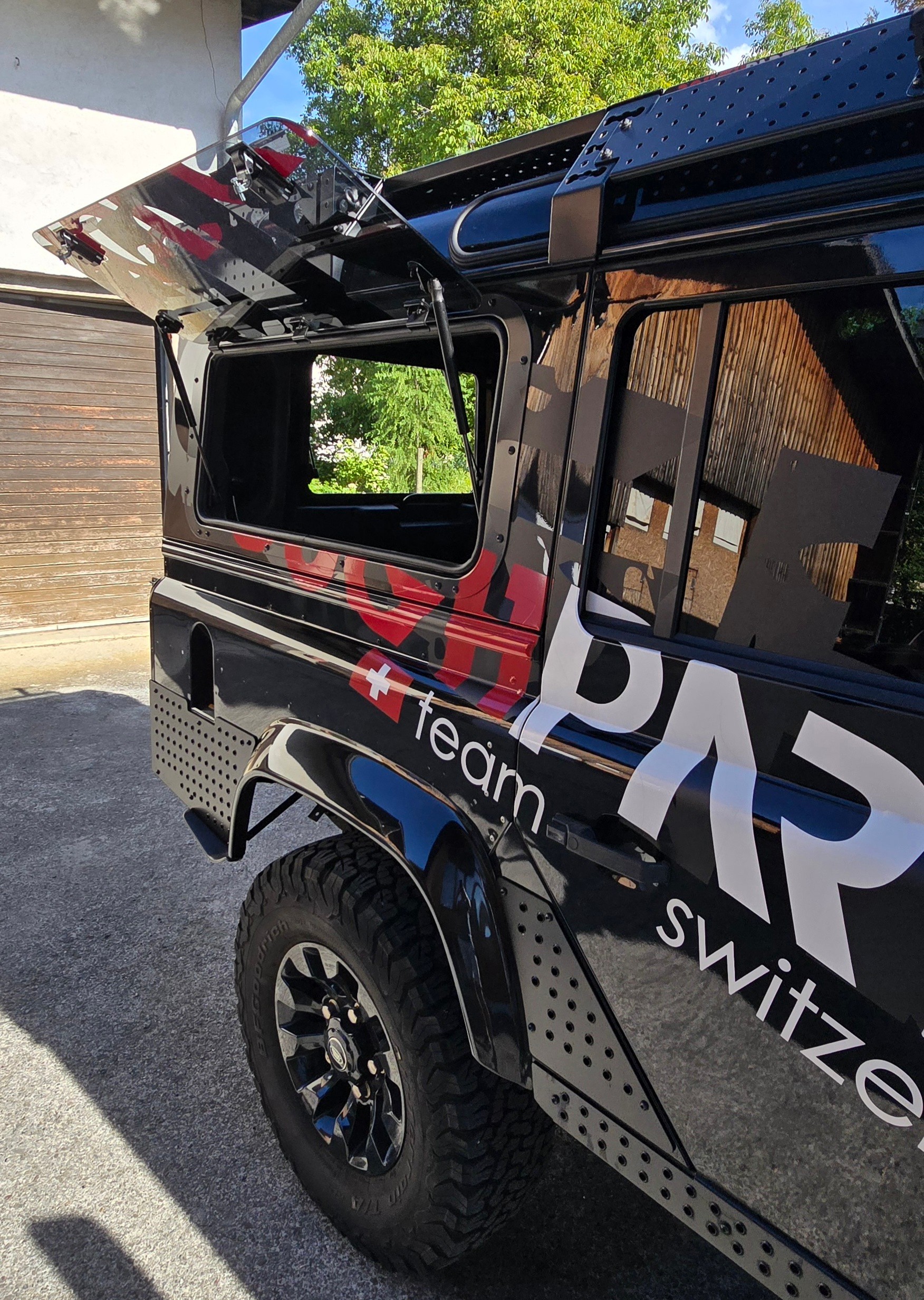LAND ROVER Defender 110 2.2 TD4 Station Wagon Legend-image-15