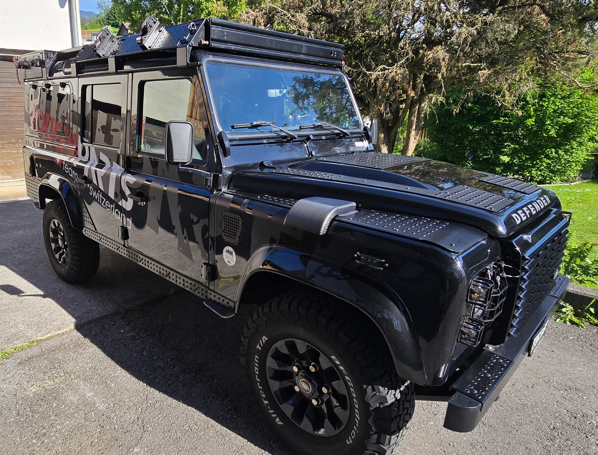 LAND ROVER Defender 110 2.2 TD4 Station Wagon Legend-image-0