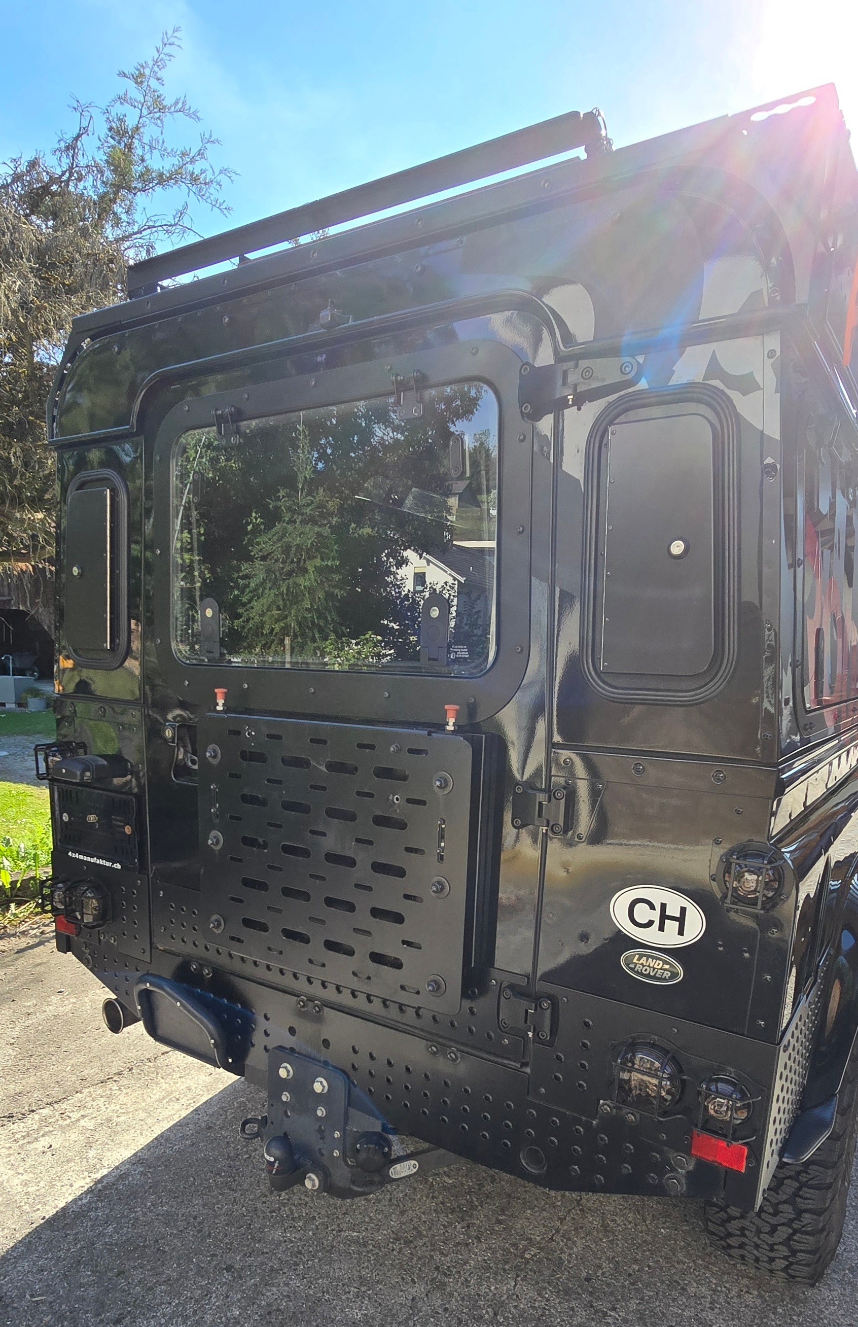 LAND ROVER Defender 110 2.2 TD4 Station Wagon Legend-image-11