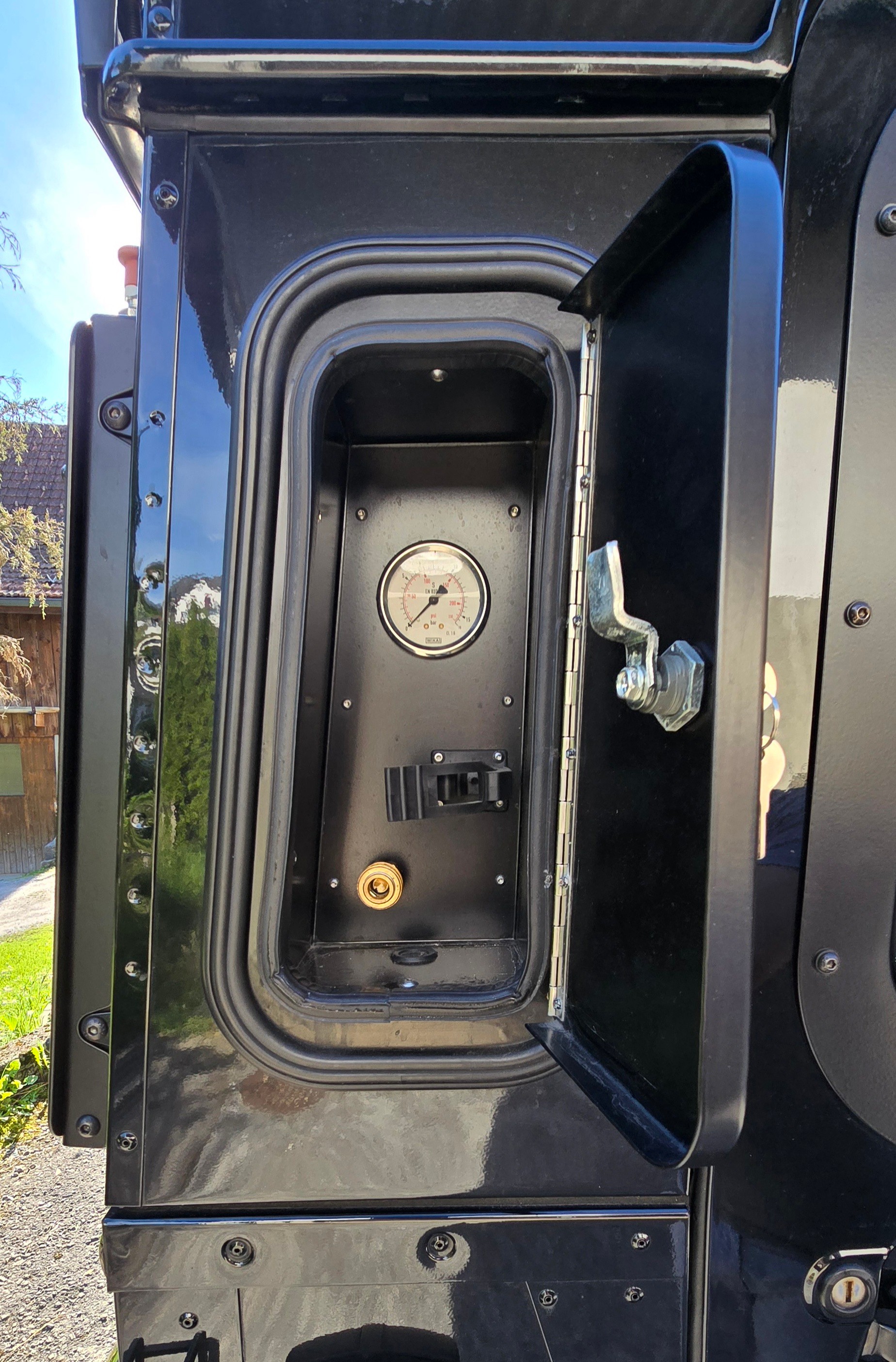 LAND ROVER Defender 110 2.2 TD4 Station Wagon Legend-image-9