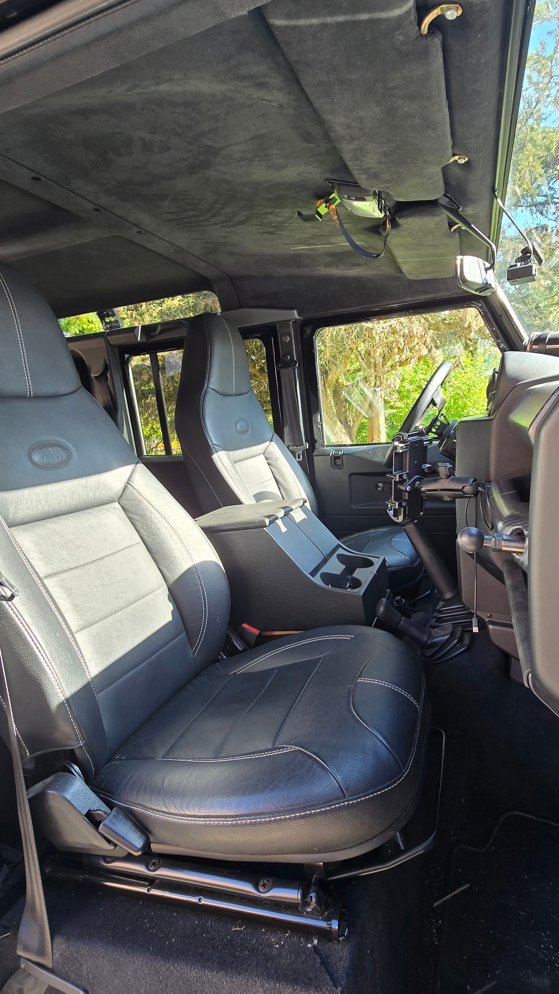 LAND ROVER Defender 110 2.2 TD4 Station Wagon Legend-image-4