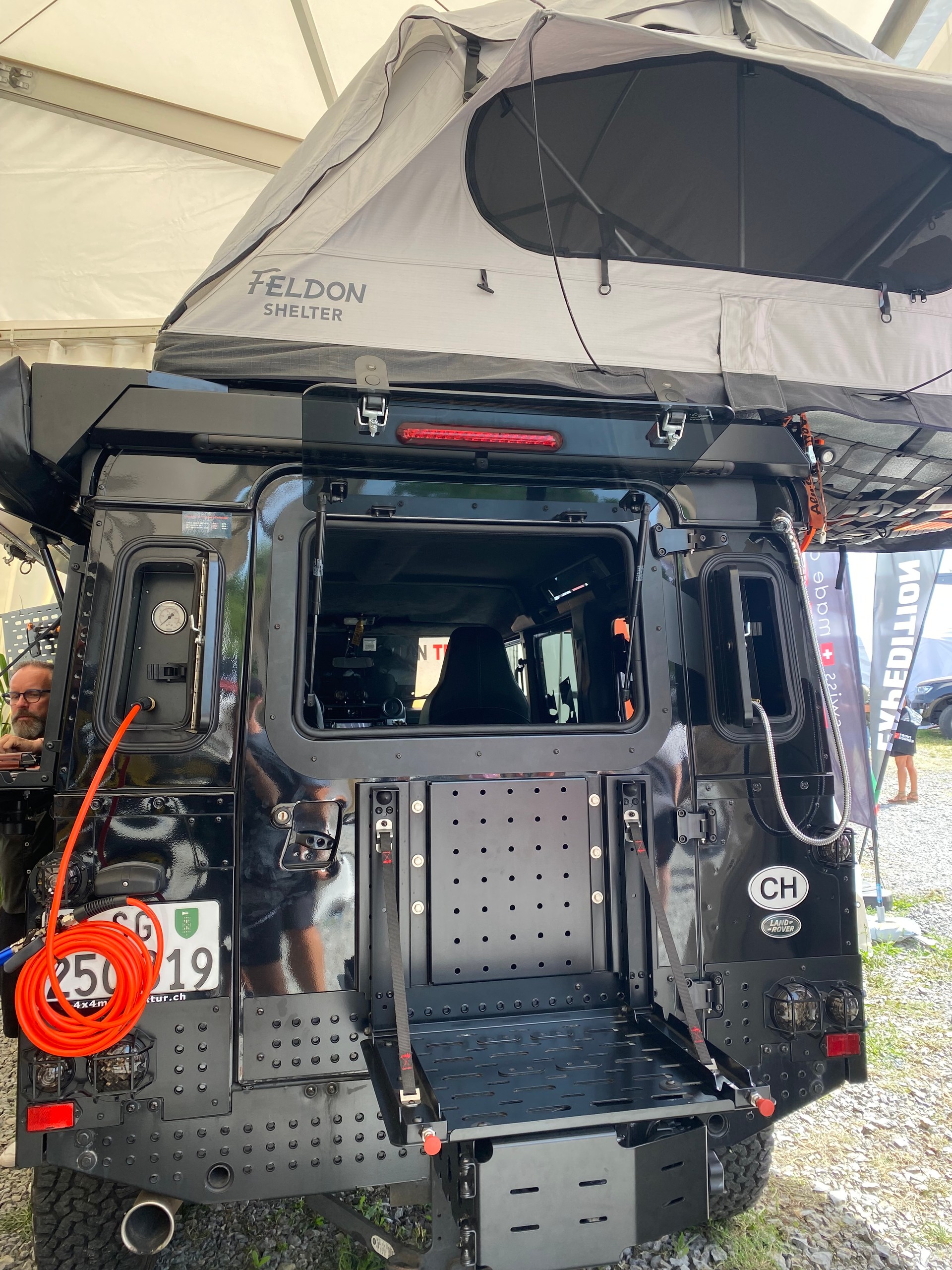 LAND ROVER Defender 110 2.2 TD4 Station Wagon Legend-image-13