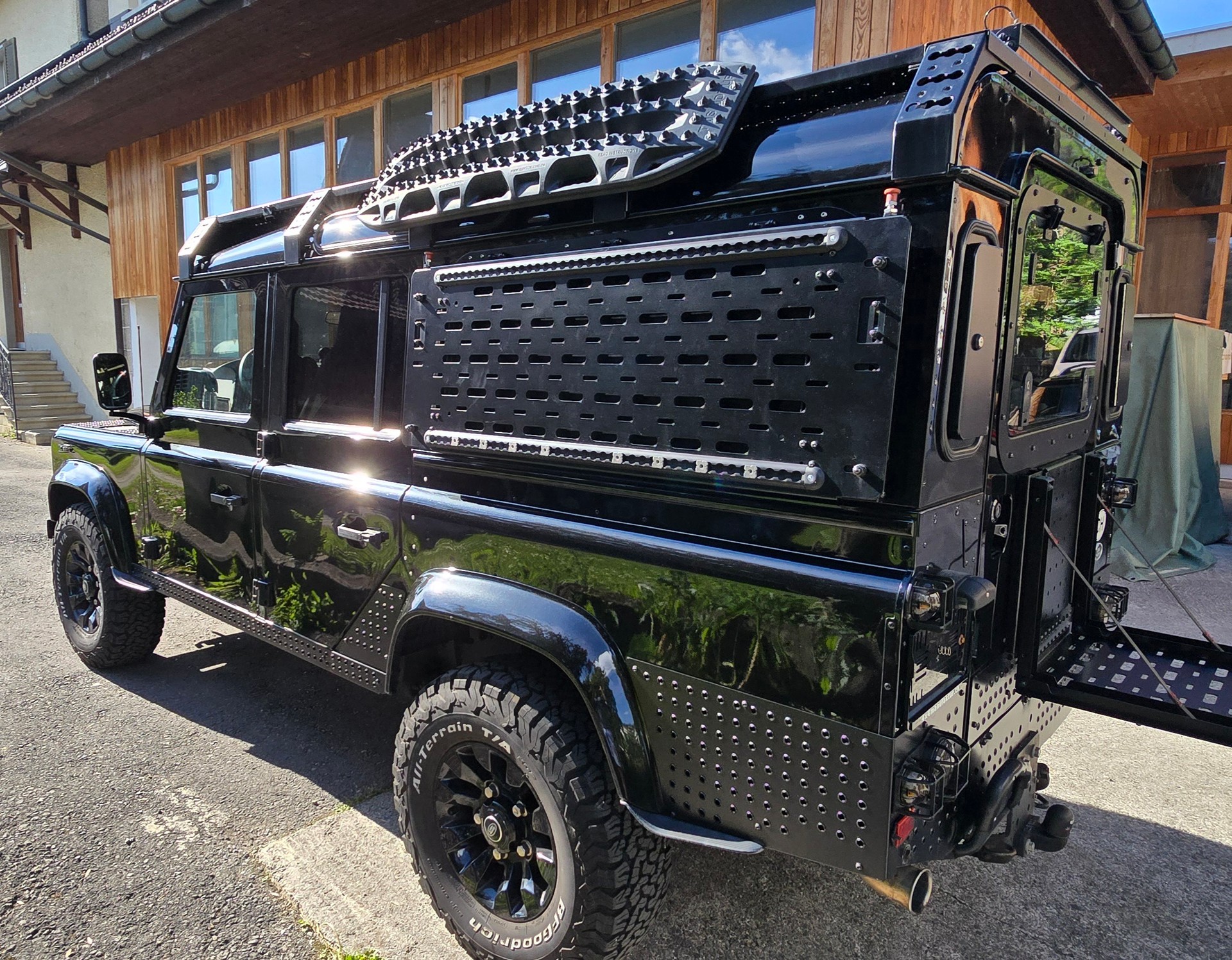 LAND ROVER Defender 110 2.2 TD4 Station Wagon Legend-image-16