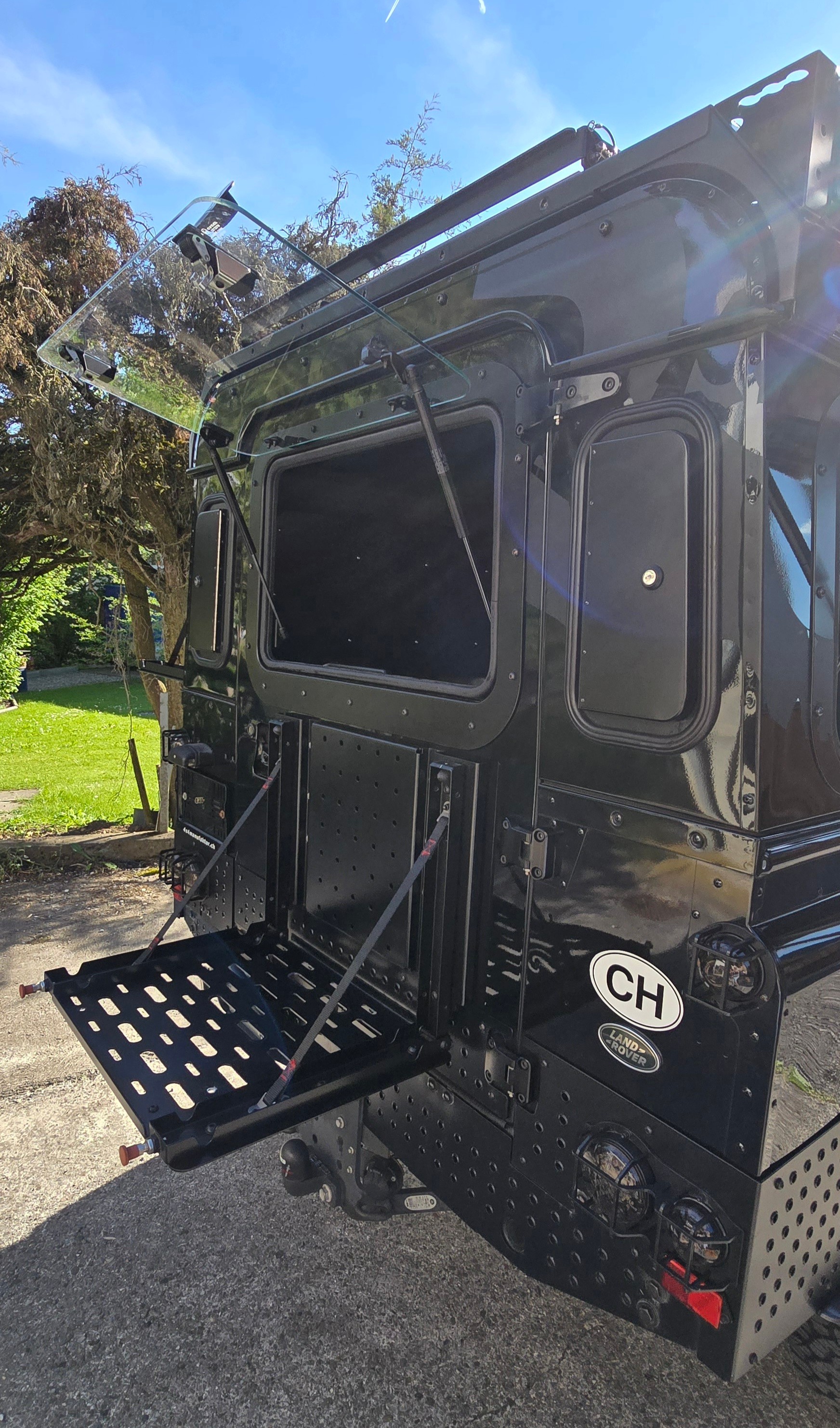 LAND ROVER Defender 110 2.2 TD4 Station Wagon Legend-image-12