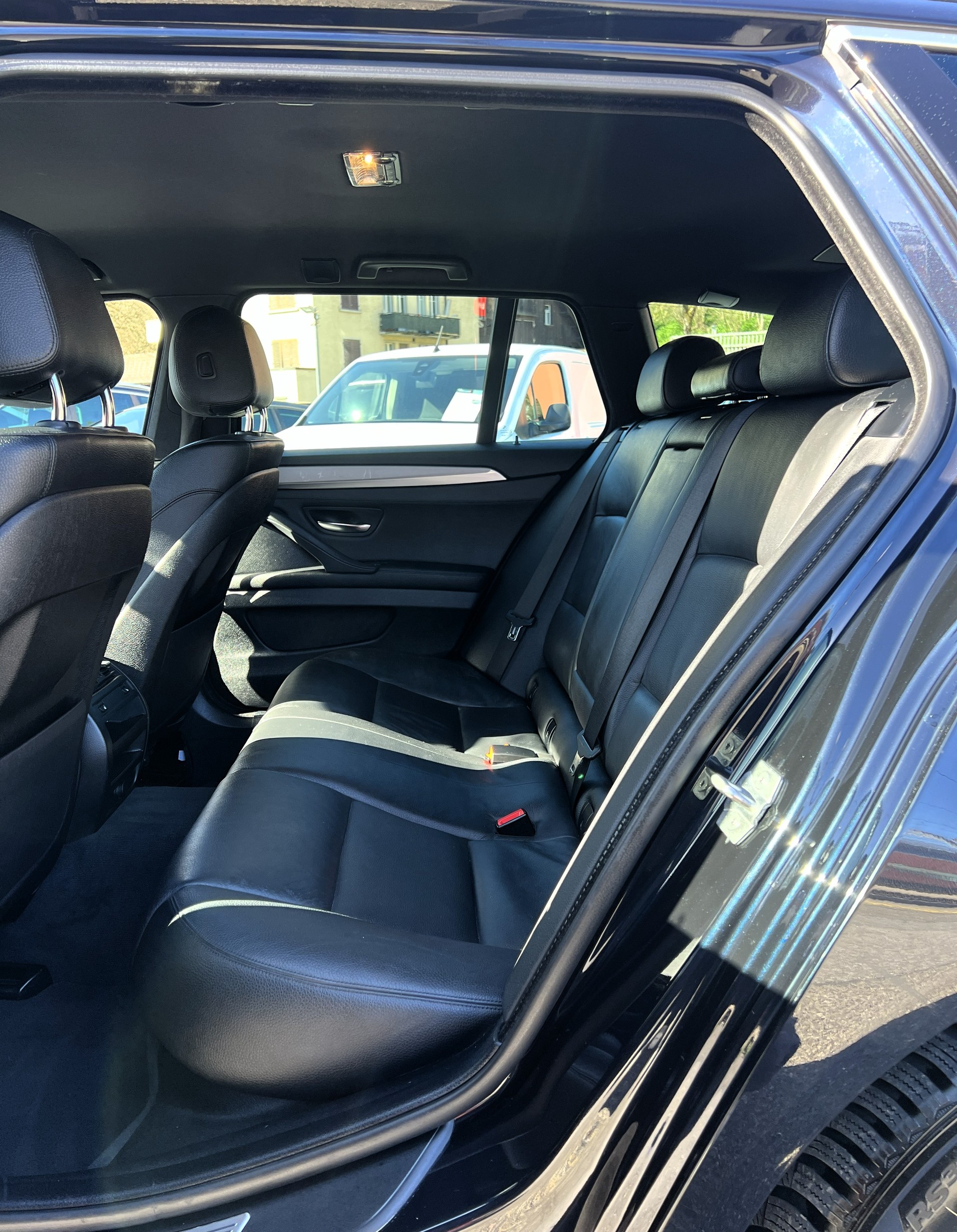 BMW 525d Touring xDrive M-Sport-image-11