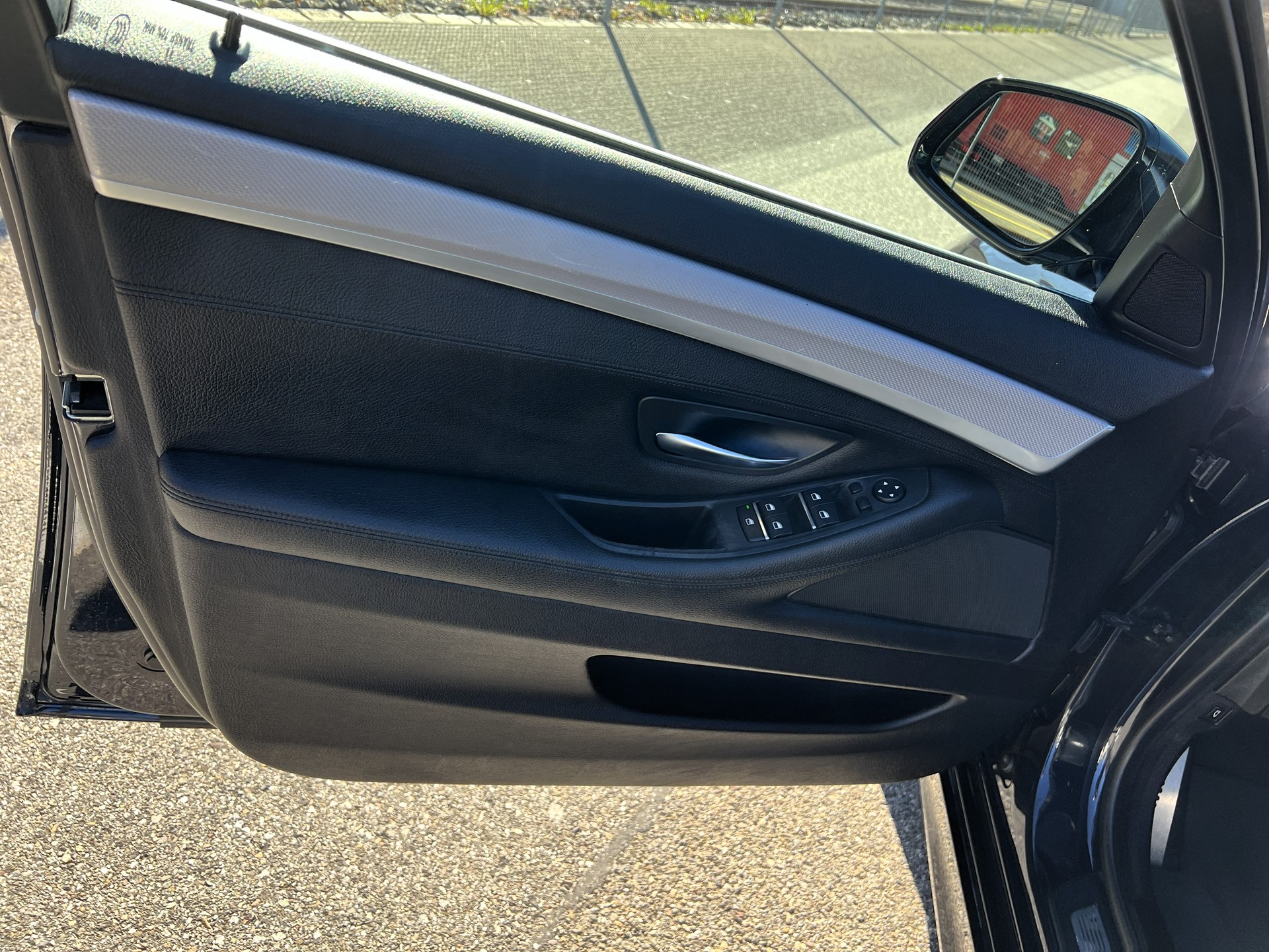 BMW 525d Touring xDrive M-Sport-image-16