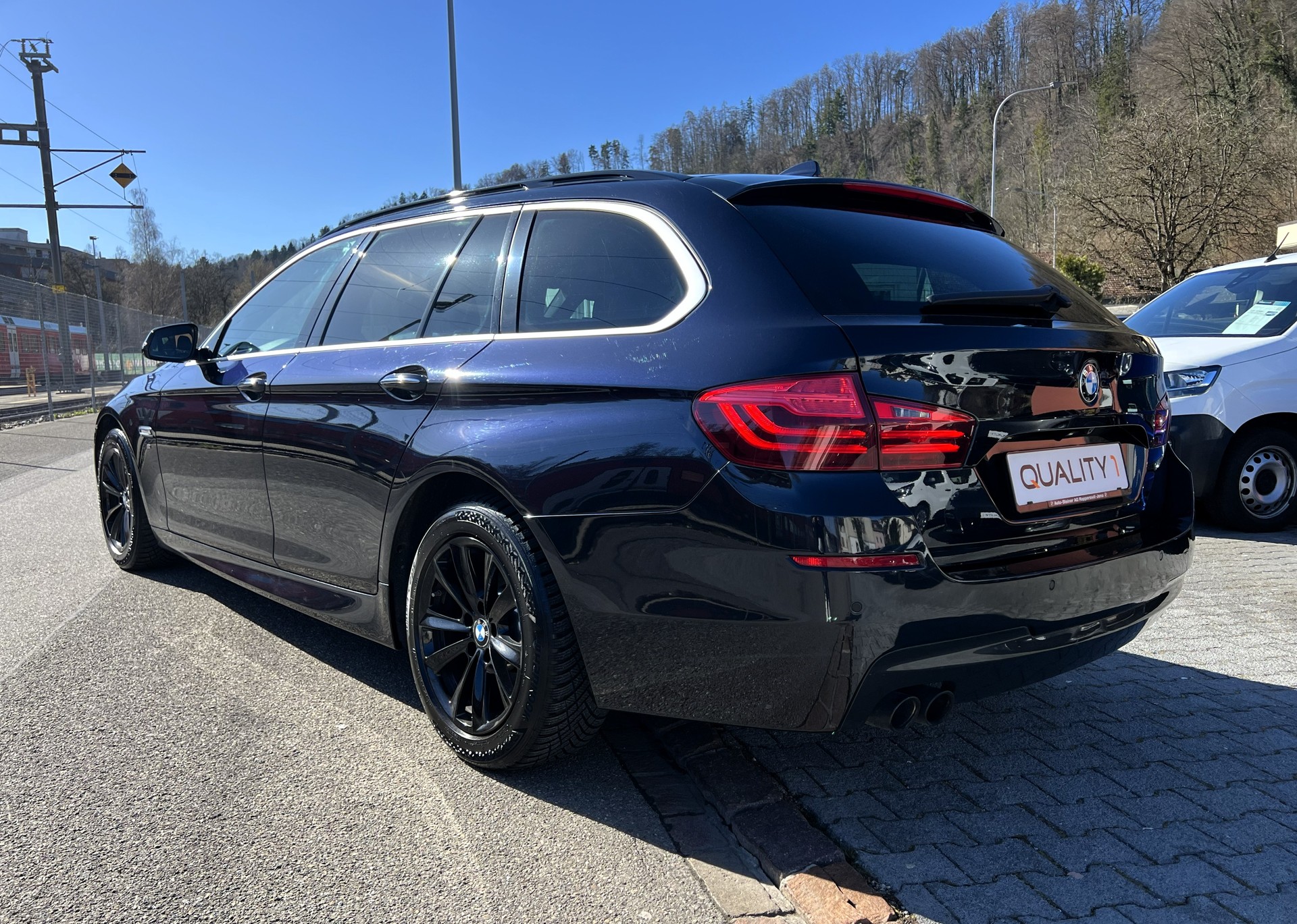 BMW 525d Touring xDrive M-Sport-image-2