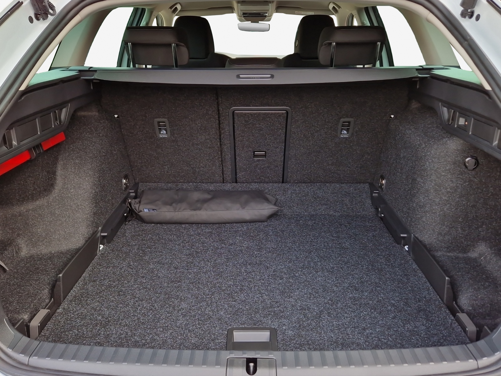 SKODA Octavia Combi 2.0 TDI DSG Selection-image-12
