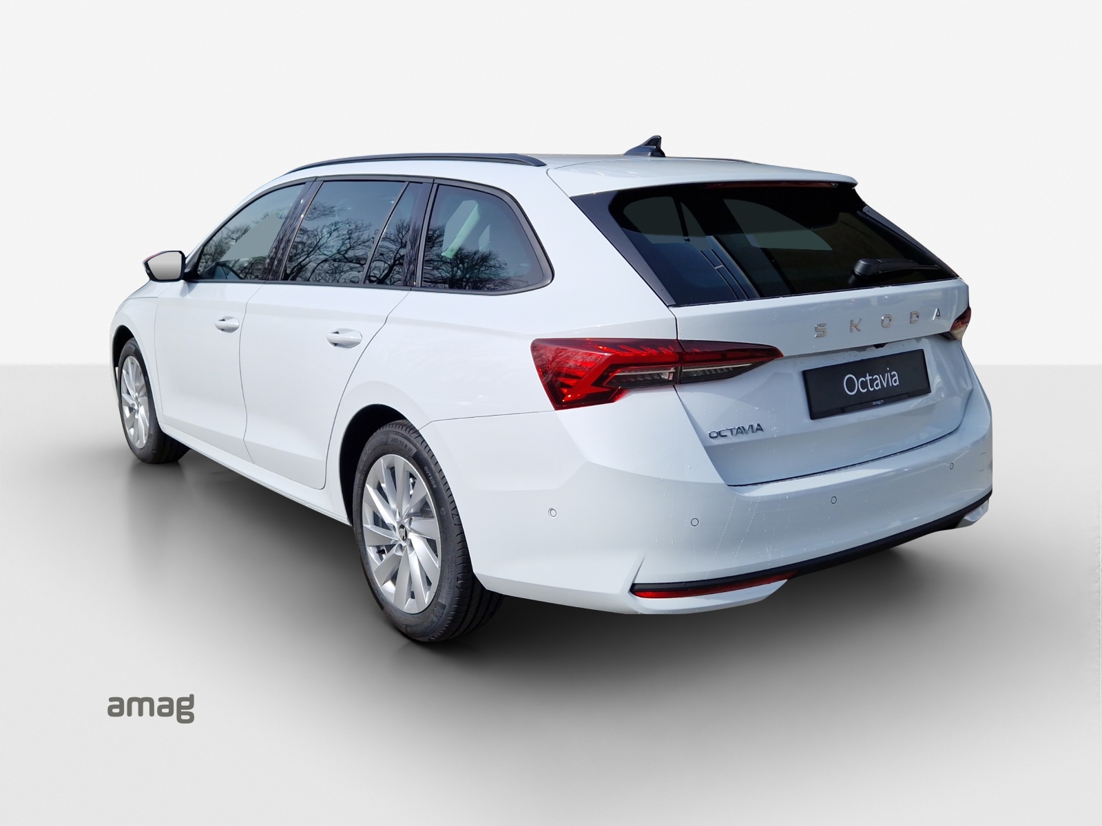 SKODA Octavia Combi 2.0 TDI DSG Selection-image-2