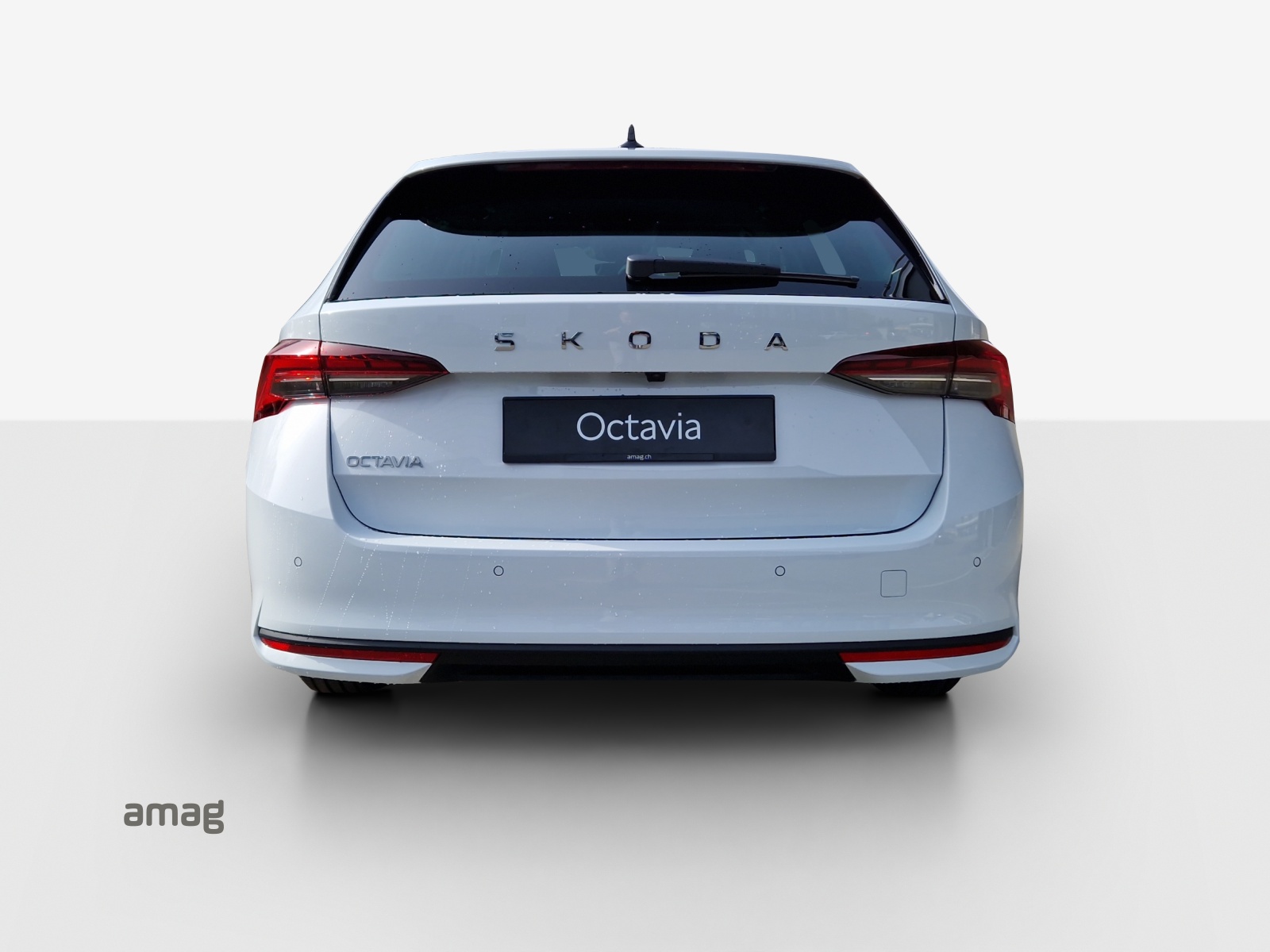 SKODA Octavia Combi 2.0 TDI DSG Selection-image-3