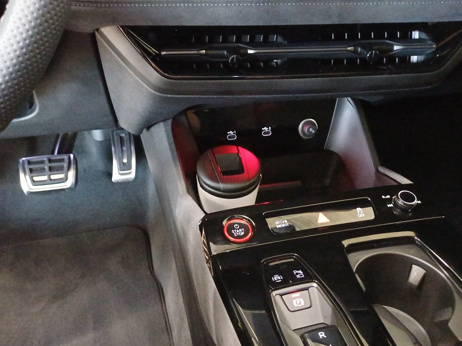 AUDI A6 Avant e-tron quattro-image-10