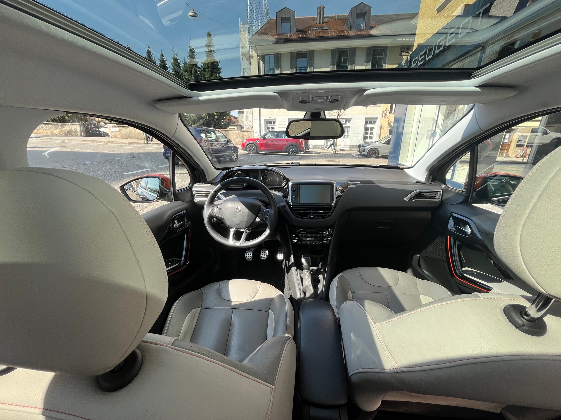 PEUGEOT 208 1.2 PureTech Access-image-9