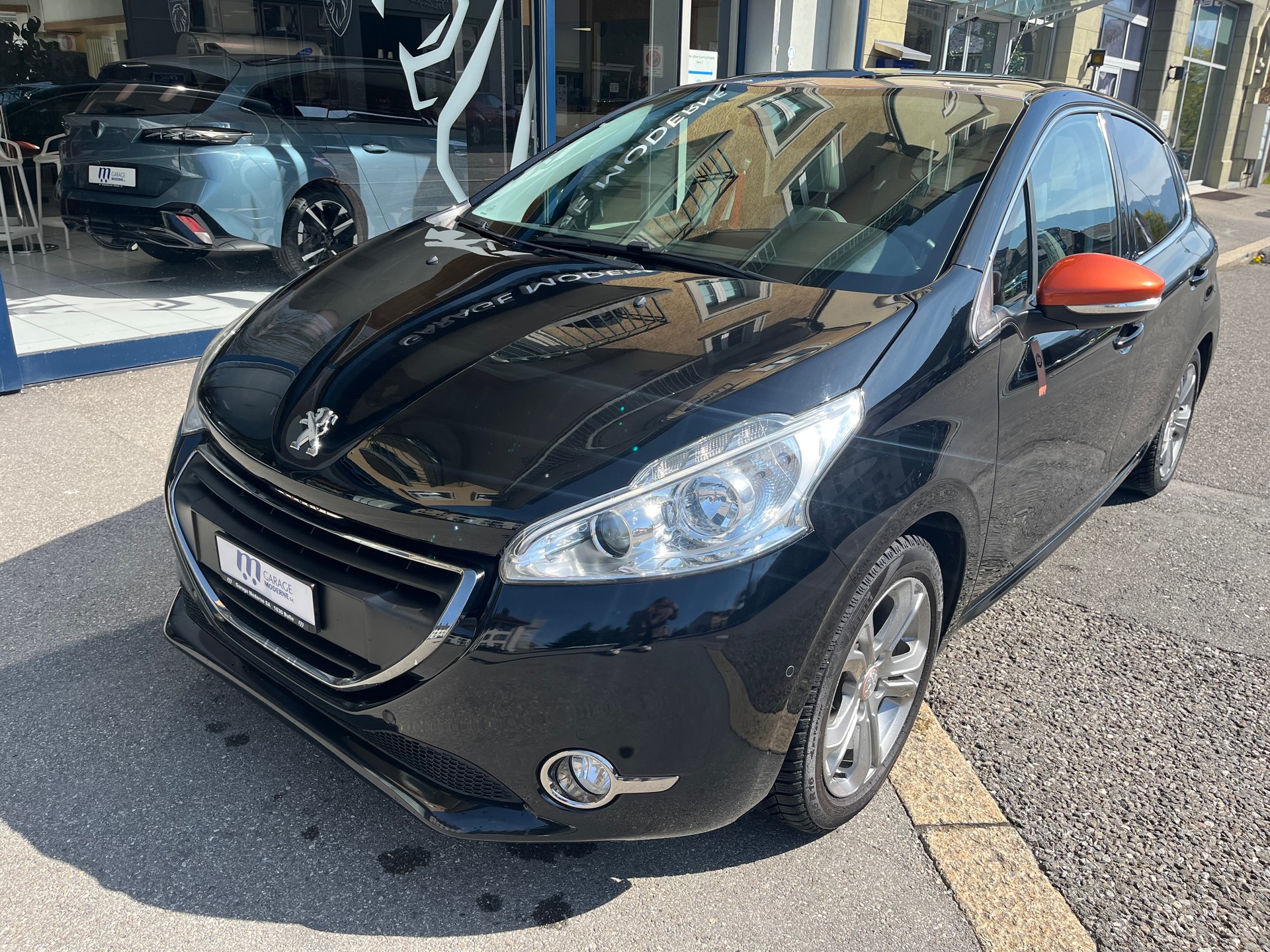 PEUGEOT 208 1.2 PureTech Access-showroom-element-1