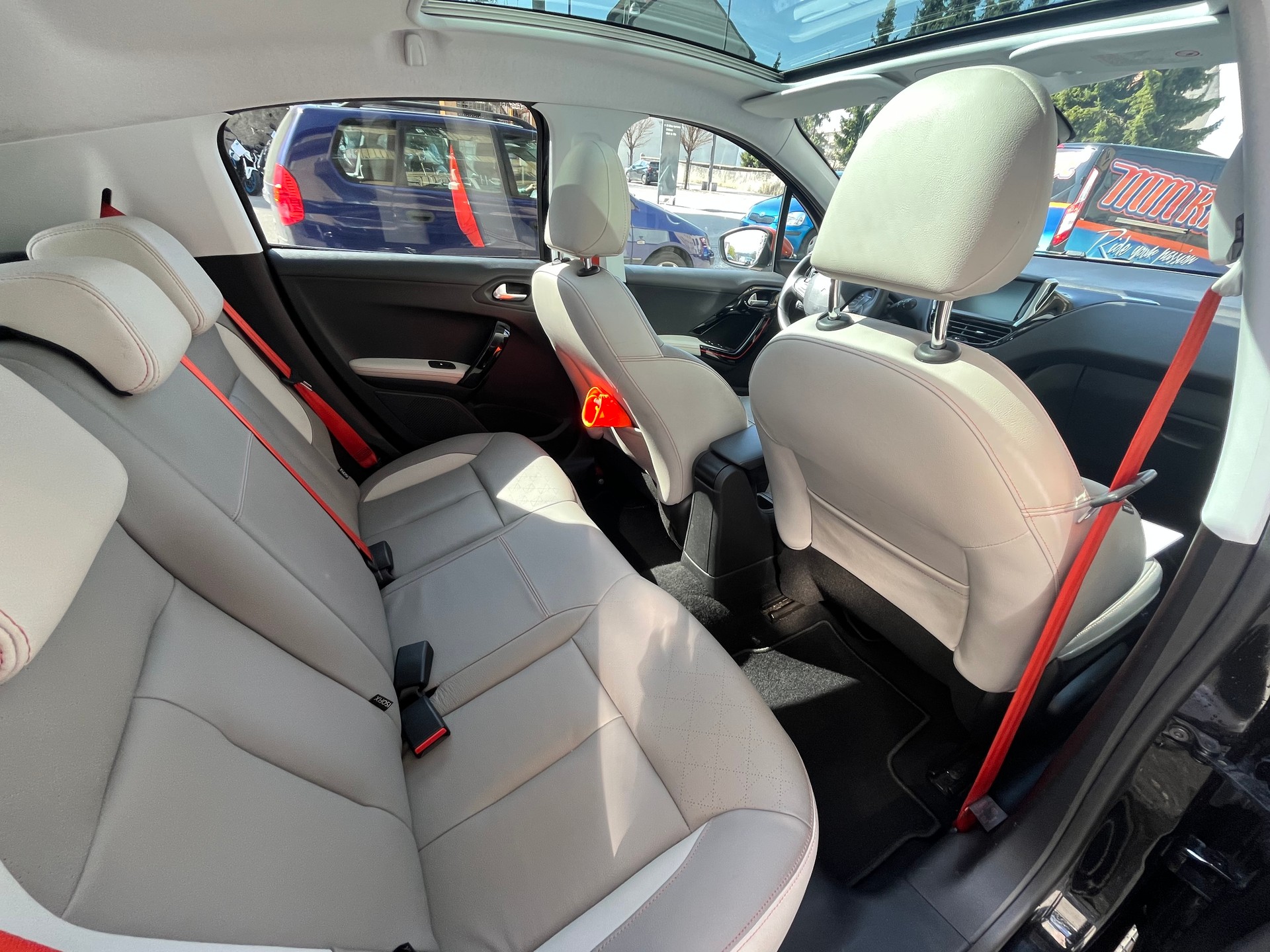 PEUGEOT 208 1.2 PureTech Access-image-8