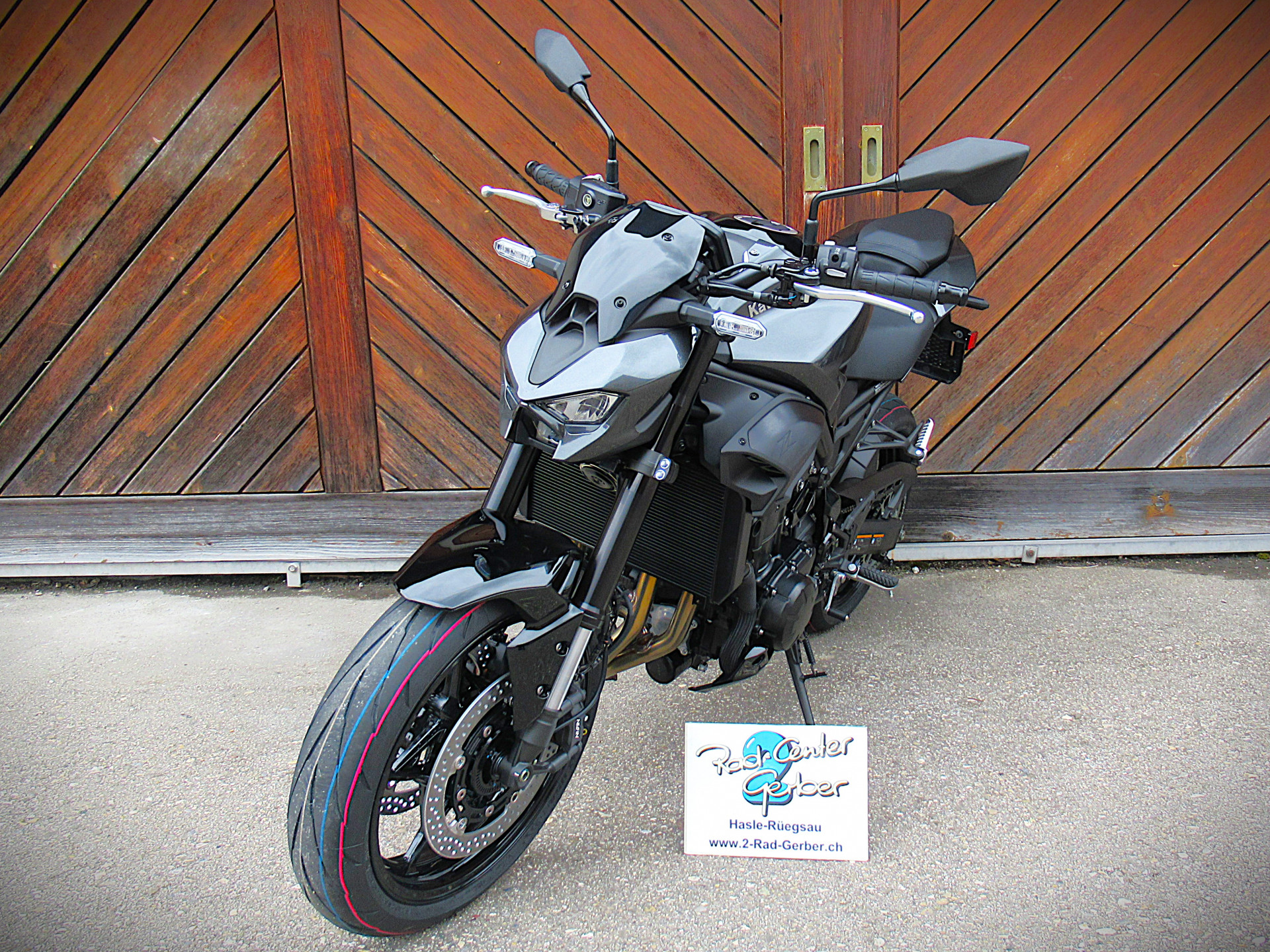 KAWASAKI Z 900-showroom-element-1